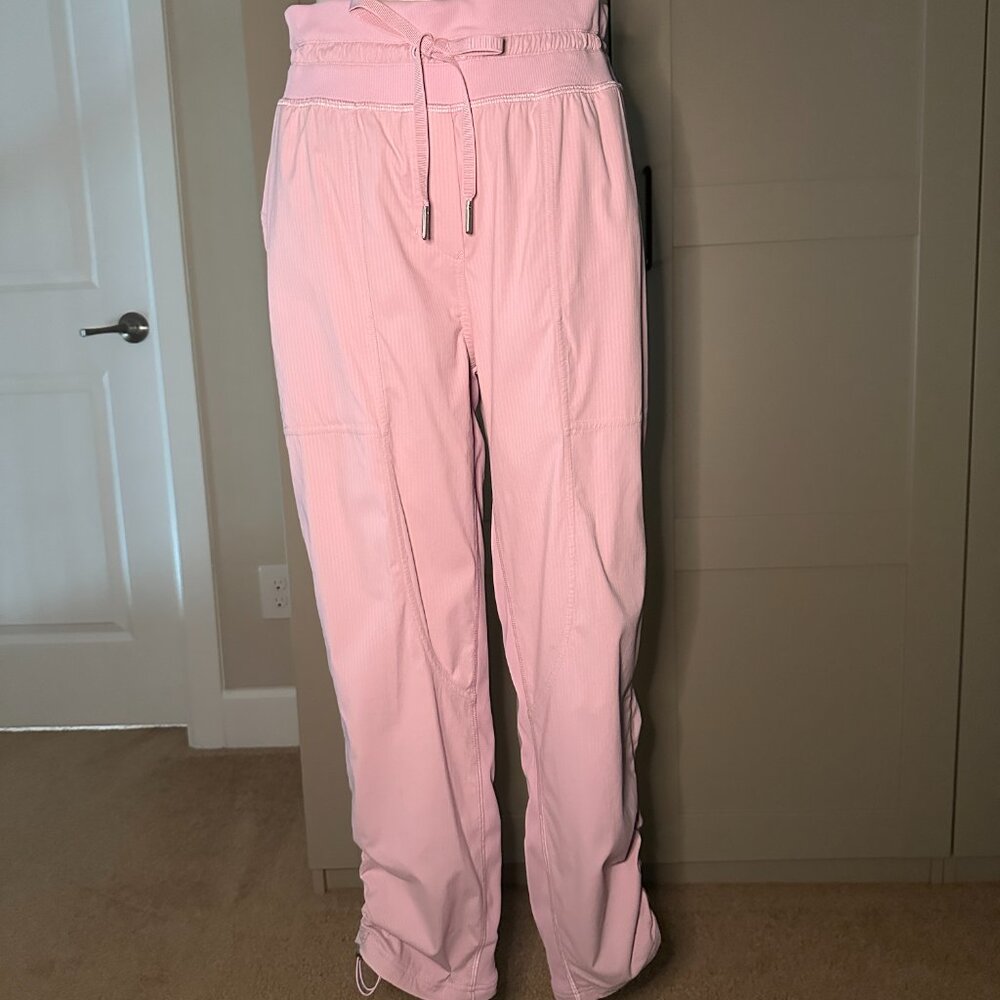 Lululemon Dance Studio Mid-Rise cropped pant ~ size 8~ EUC ~ Pink Peony